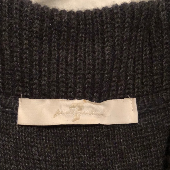 Cute crop sweater vest! - Picture 4 of 5